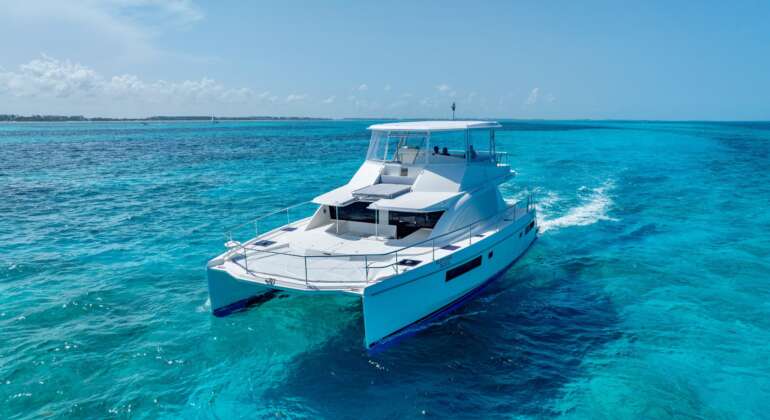 51 Leopard PowerCat Rental Cancun Luxury Group Yacht