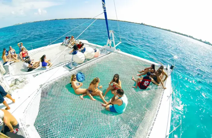 75 ft catamaran to isla mujeres
