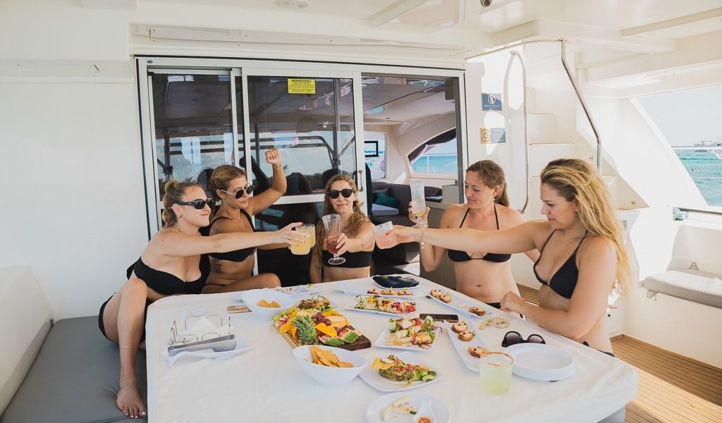 bachelorette yacht party cancun