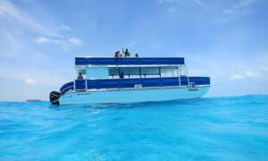 Boat rental Azurea Marina Residences Cancun yacht cruising in calm lagoon water