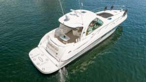 Boat rental Marina Hot Sports Cancun yacht cruising in lagoon and open water