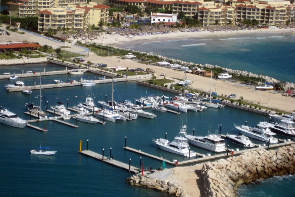 Boat rental Port Marina Cancun yacht cruising in clear blue water