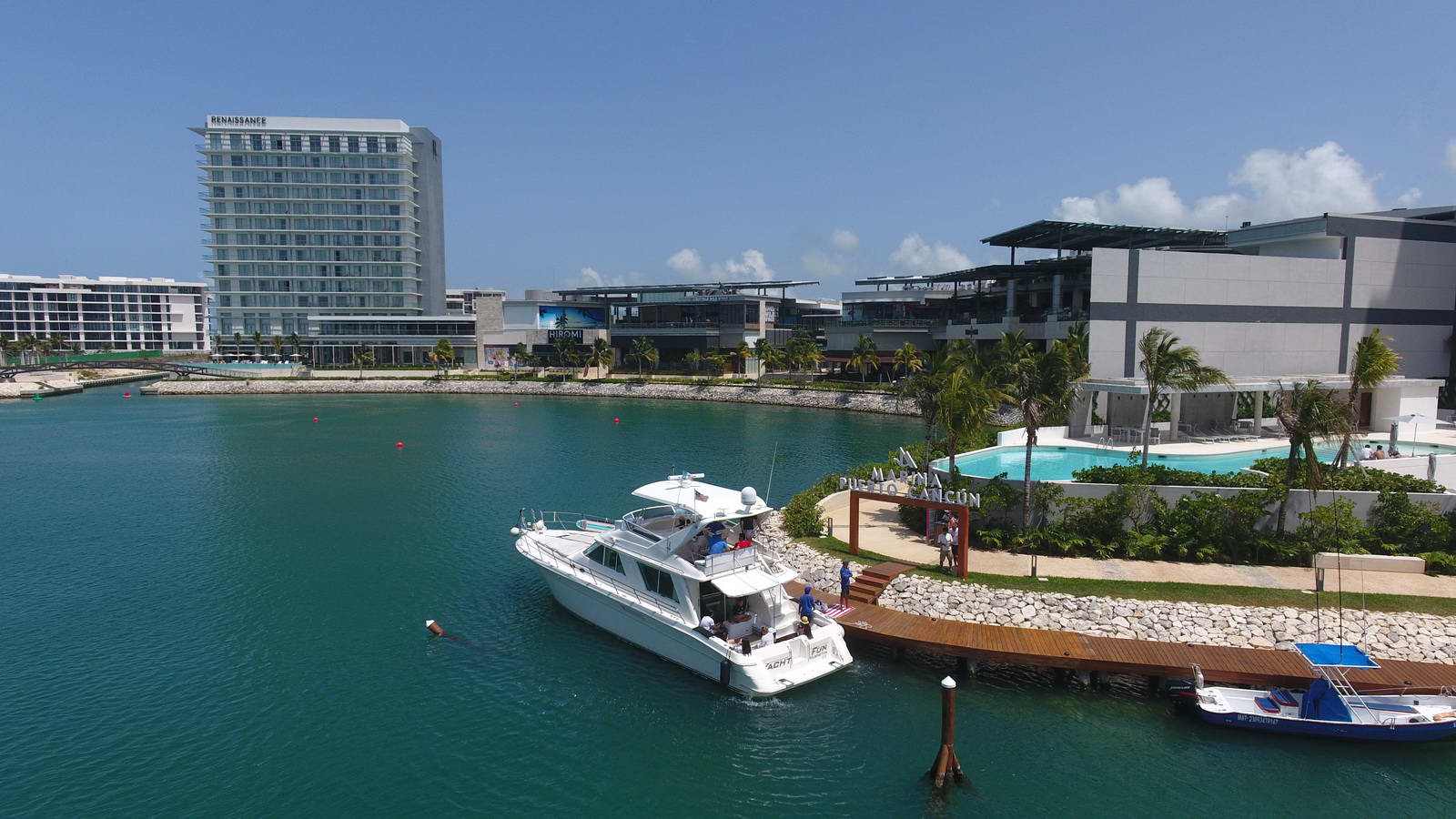 Boat rental Renta Yates Marina Puerto Cancun yacht cruising in lagoon and sea