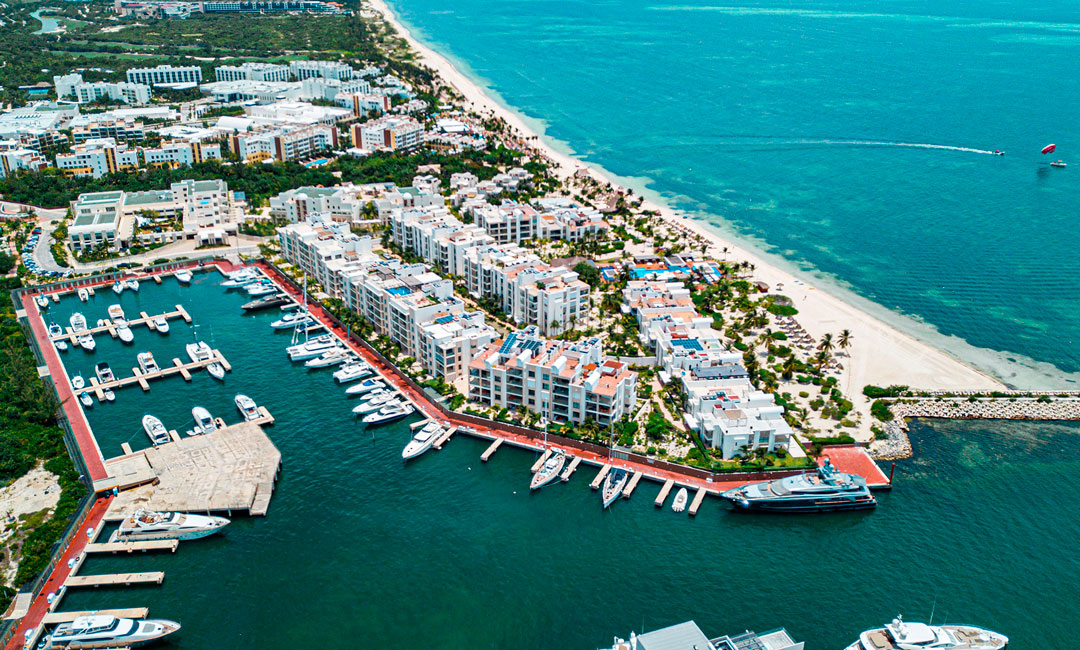 Boat rental VNV Marina Cancun yacht cruising in lagoon and sea